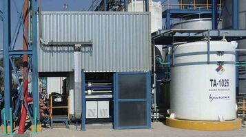 Compacte installatie voor de behandeling van 30 m³/d cosmetisch afvalwater met hoge concentraties tensiden .
